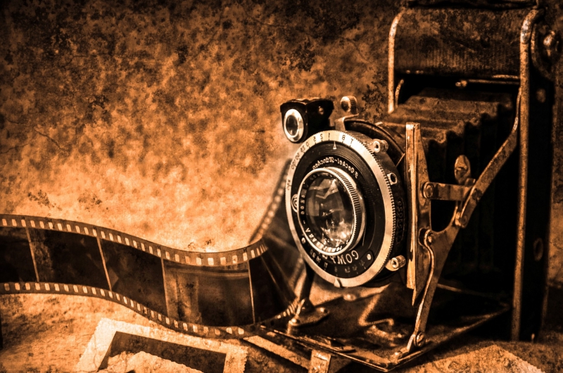 photographe-GAREOULT-min_light-wood-night-camera-photography-vintage-1245236-pxhere.com